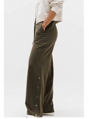 NWT Athleta MVP Wide Leg Snap Pant Trouser Forest Green Pull On Pant Size Large